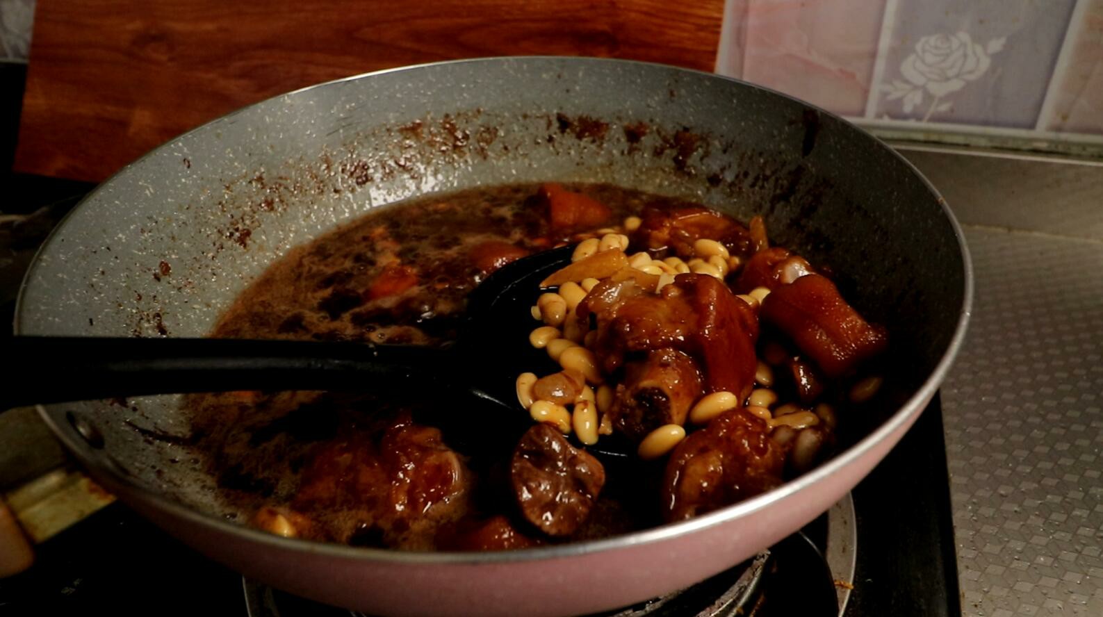 怎么处理猪蹄炖猪蹄才软烂,炖猪蹄什么火候