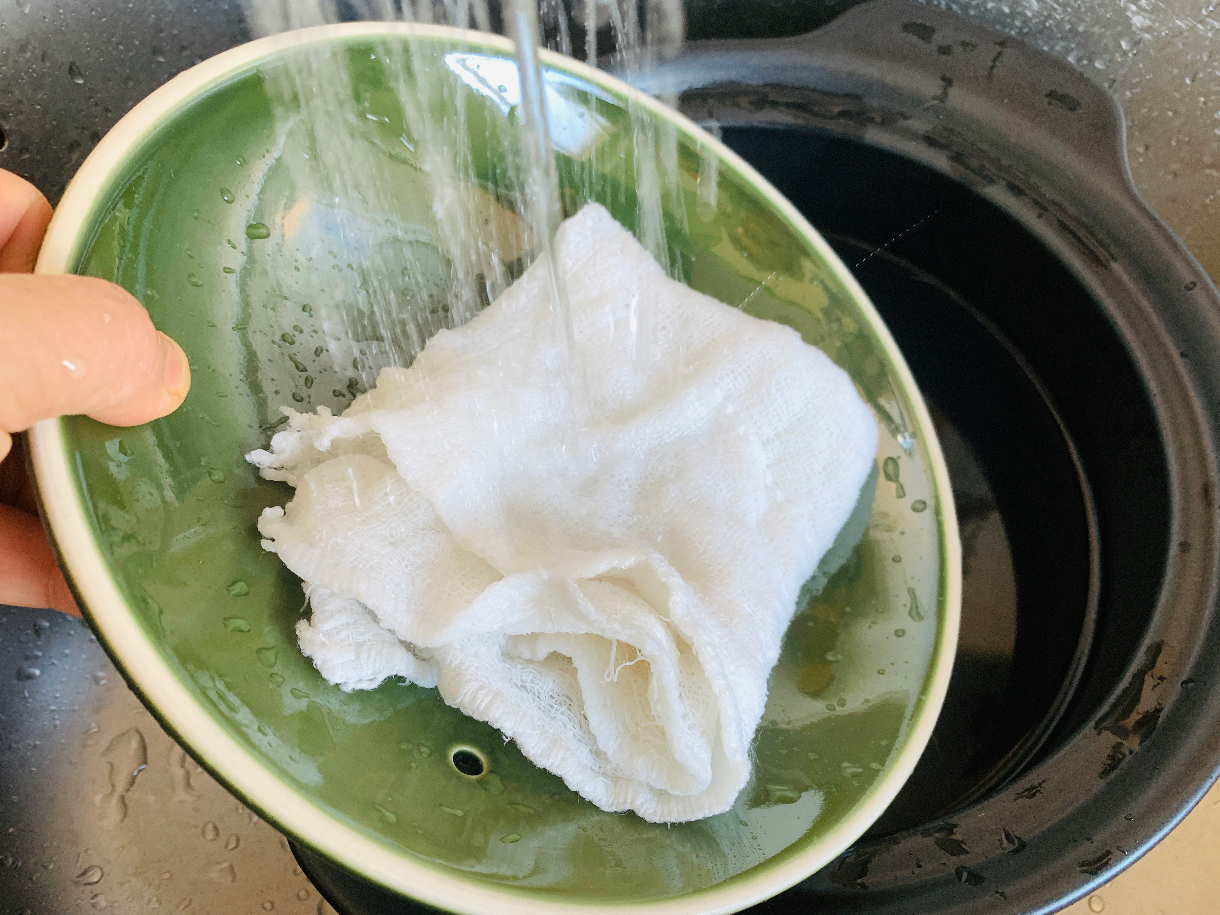 新砂锅别急着用，质量再好不开锅也易裂，开锅养护，使用寿命更长