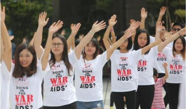 艾滋病毒在水产上存活,河里游泳会感染艾滋病吗