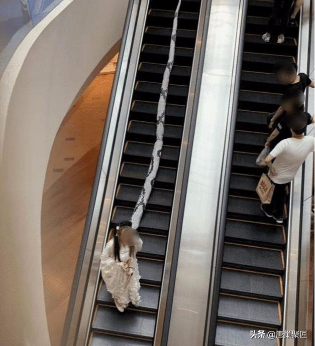 妻子在网上买了条*袜丝**,想增加情感,成绩老公归来把妻子腿打断了