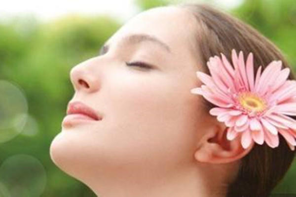 眼角有皱纹怎么消除小妙招最经济,眼角有皱纹怎么去除呢小妙招