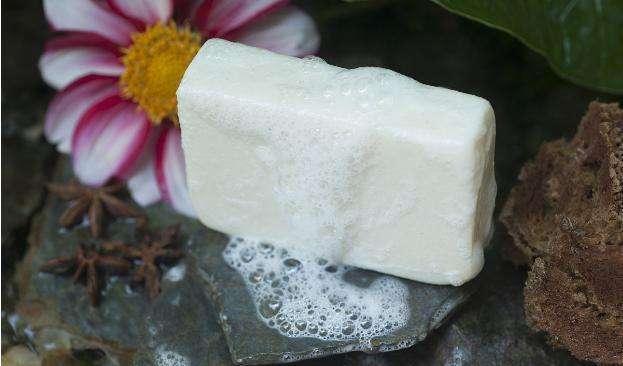 油烟机油渍用什么东西能清理干净,油烟机油污用什么清洁剂清洗