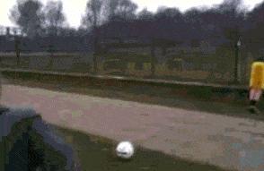 去按脚碰到前女友，怎么化解尴尬