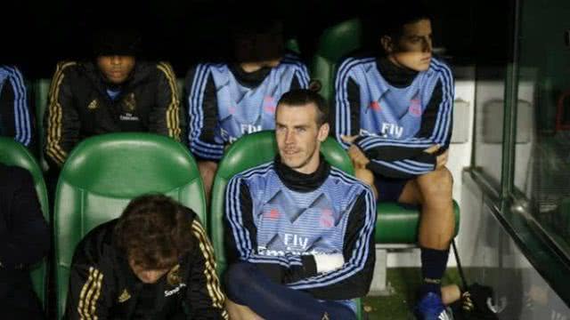 皇马争议巨星齐达内,皇马争议球