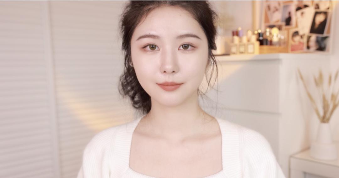 薄唇涂口红淡妆的正确方法,厚唇日常妆适合什么口红