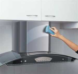 清理抽油烟机时弄脏衣服怎么清洗,抽油烟机脏了用什么洗最好