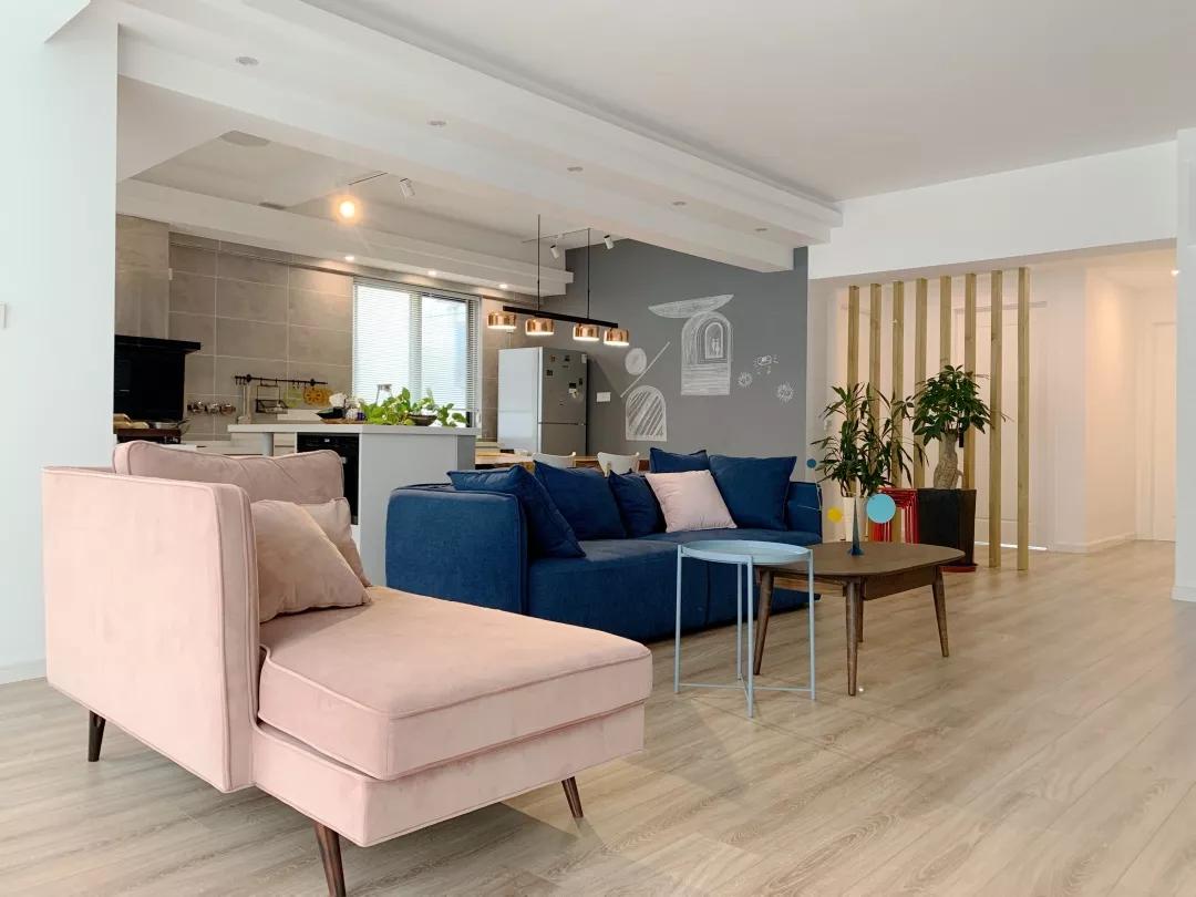 125平简约轻奢风家装设计,137平米客餐厅现代风装修效果图