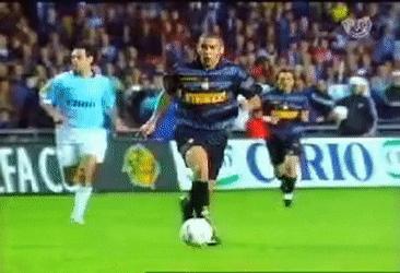 国米尤文罗纳尔多点球,国米时期的大罗摆钟过人