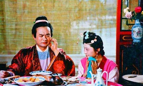 薛蟠出门经商宝钗让谁住进大观园,薛蟠给林黛玉配药是真的吗