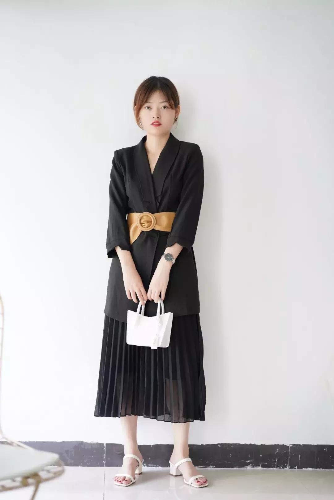 买回来的压箱底衣服,压箱底的旧衣服这样穿一秒变时髦