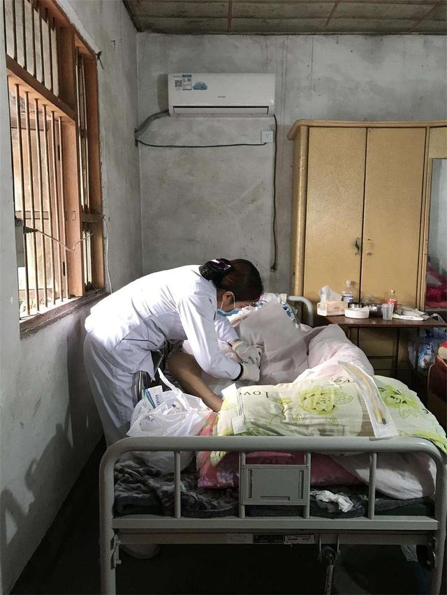 多柔比星渗到皮肤肿了咋办,多柔比星的注意事项