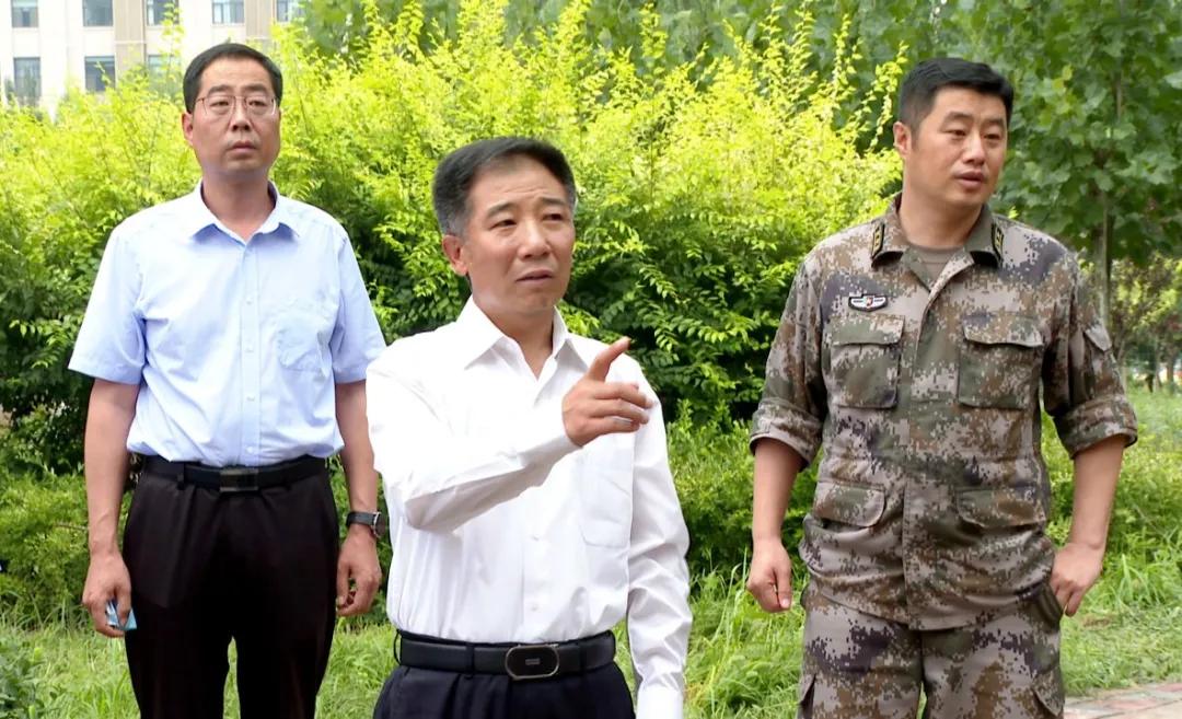 鹿泉区委书记督导驻鹿监狱部队周边整治工作