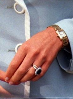 梅根戴卡地亚戒指,梅根个人珠宝