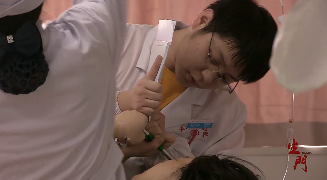 大年三十孕妇独自堕胎,大年30女子独自去医院堕胎完整版