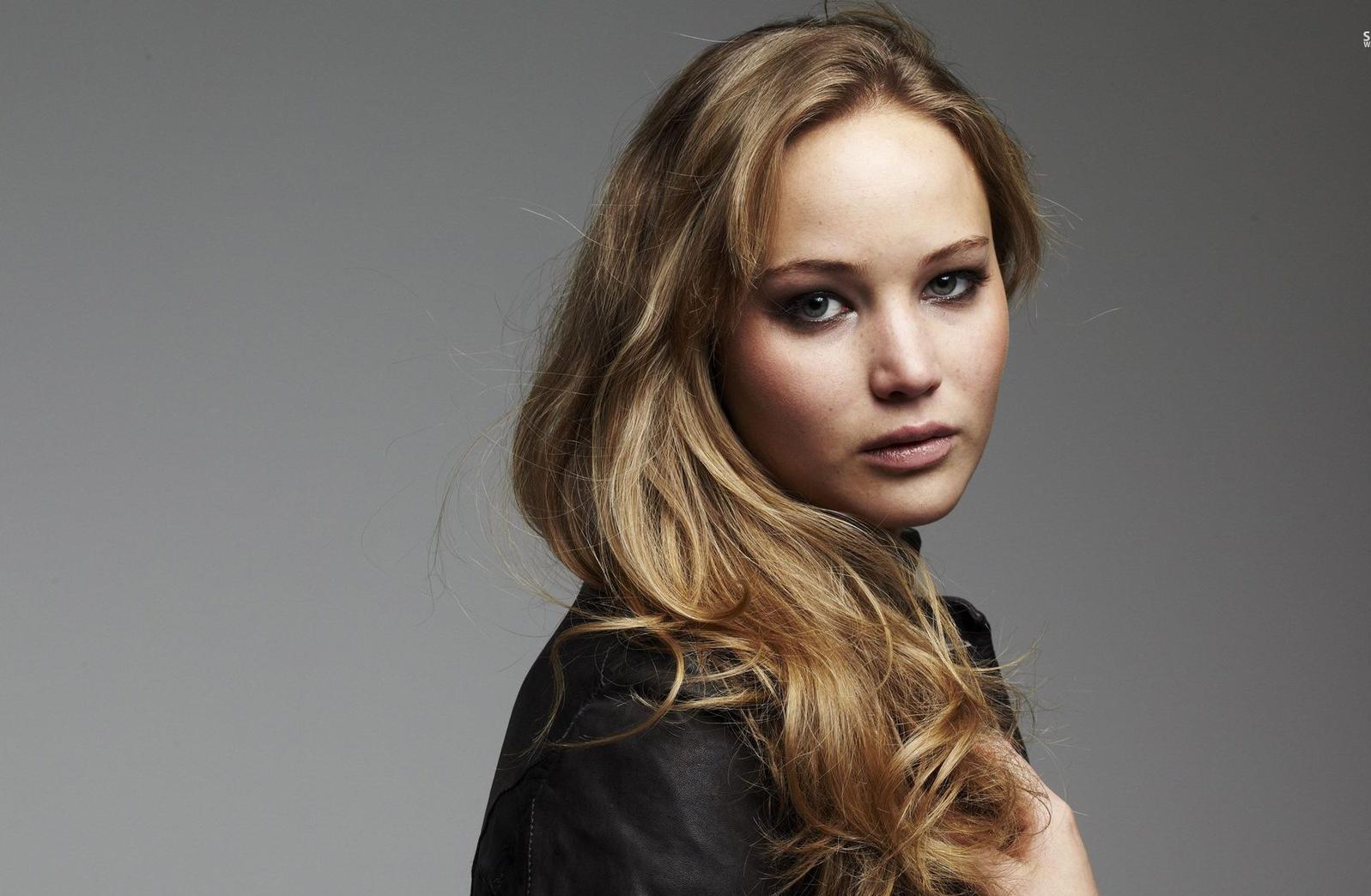 22岁成奥斯卡影后，邓紫棋唱主题曲，金主倒台的詹妮弗劳伦斯受嘲