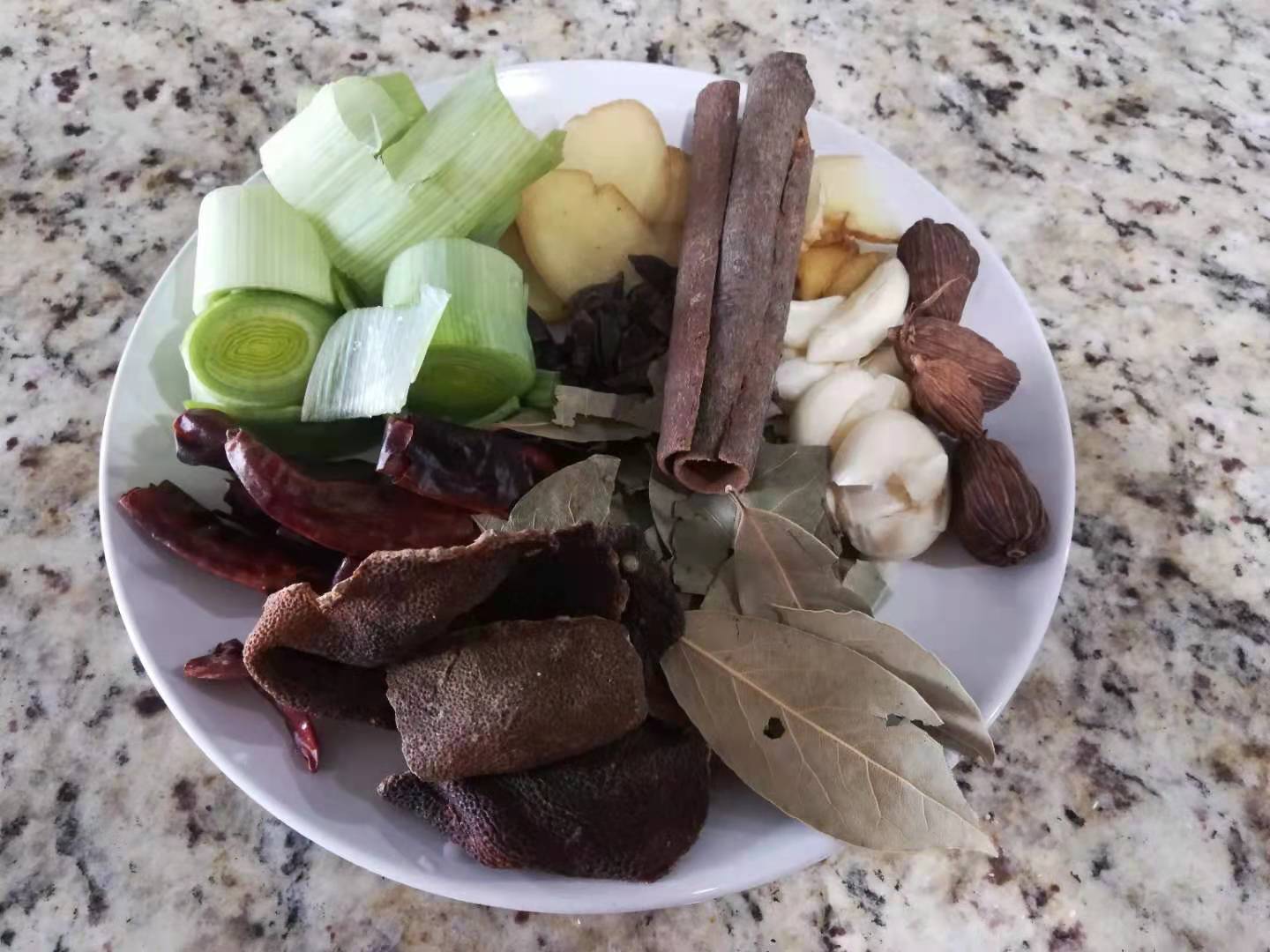 30年大厨教你酱肘子的正宗做法,大姐教你正宗酱肘子的做法