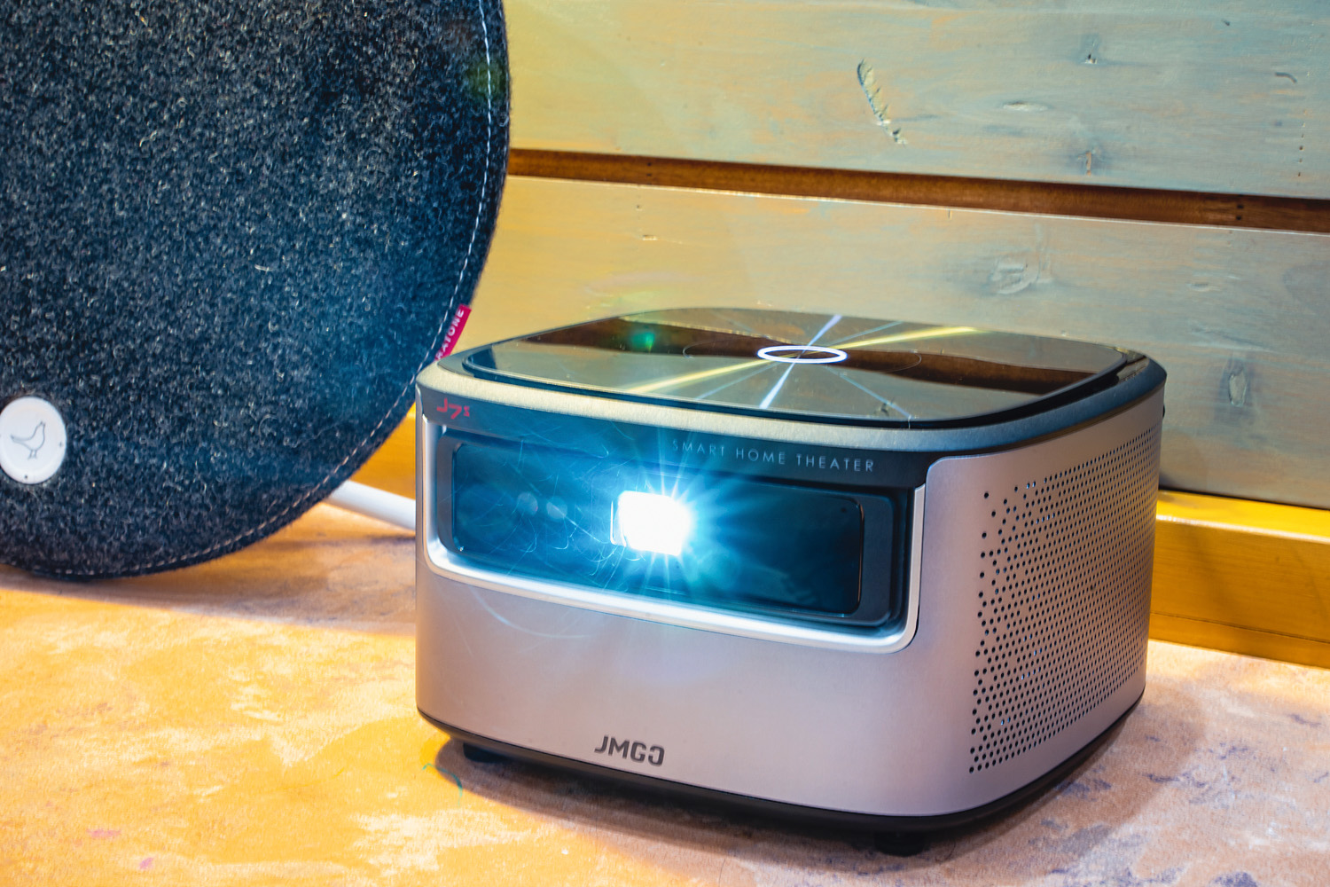 智能投影幕布,微投影坚果