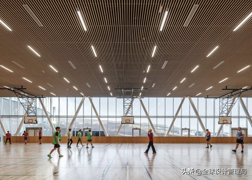 大雀巢格拉西尔学院进入法罗群岛起伏的景观