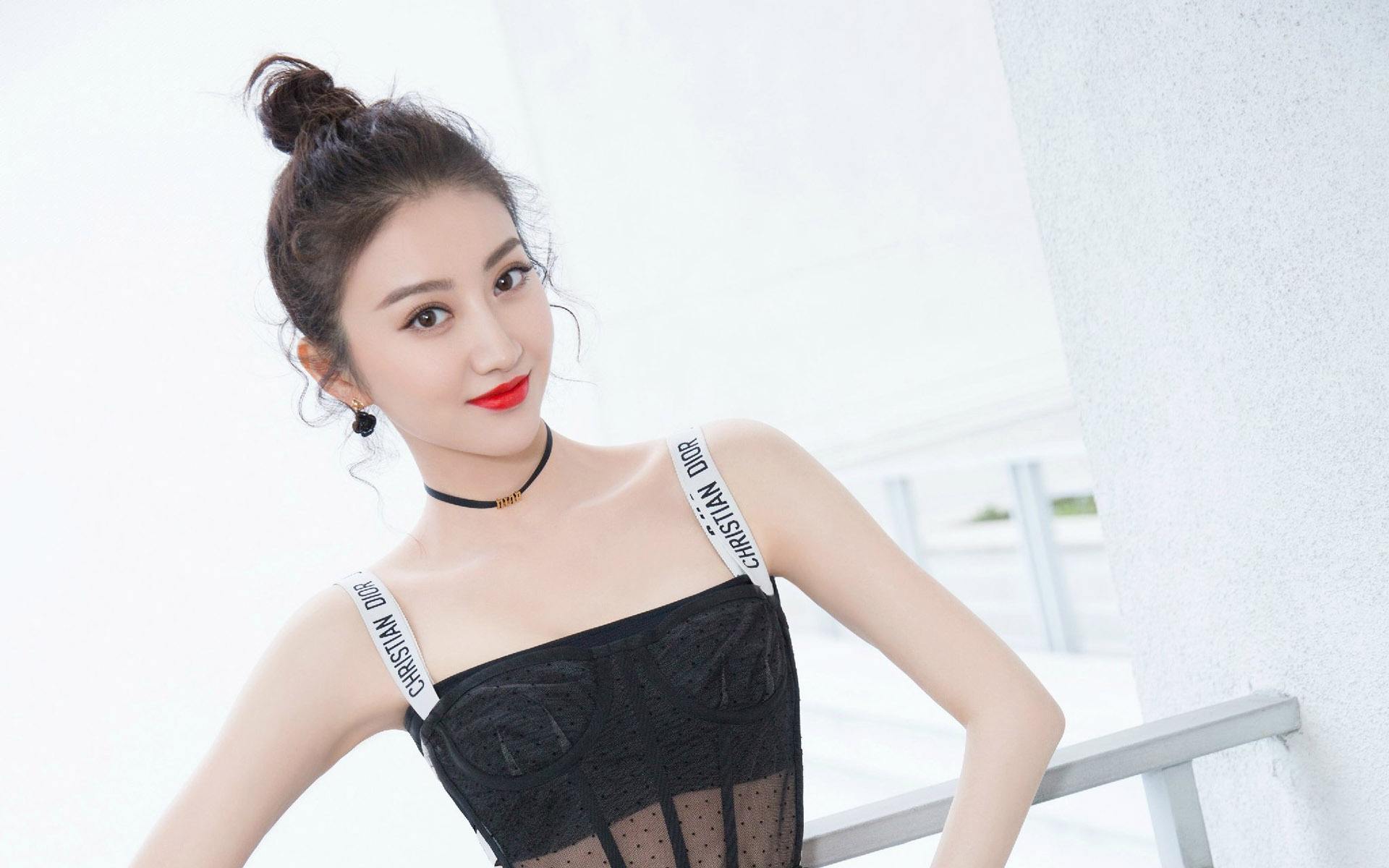 网模出道的她成为新一代整容模板！这张脸看着好舒服