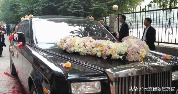 黑色劳斯莱斯婚车扎花,当劳斯莱斯遇到婚车