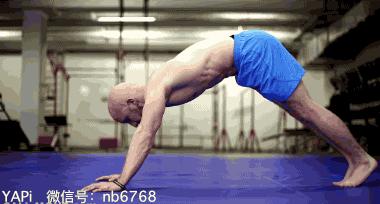 最简单的俯卧撑健身动作,简单有效俯卧撑练下胸