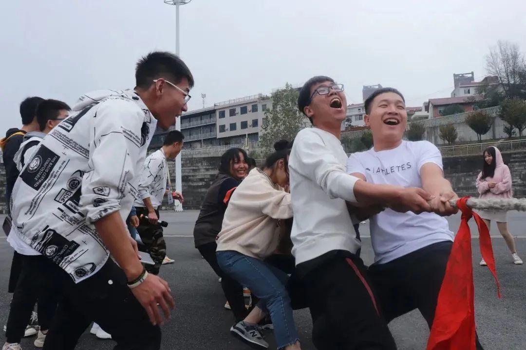 不负韶华，与你来“电”——电信学院欢迎您！