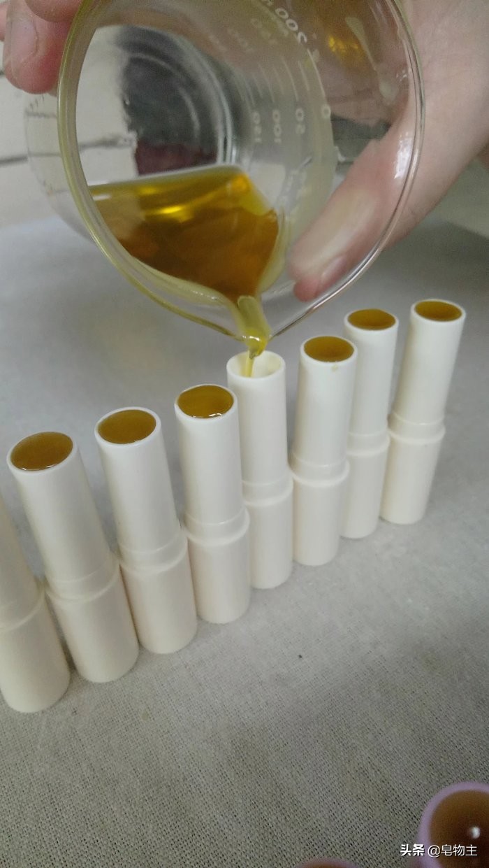 自制薄荷润唇膏简单教程,技能改变生活教程