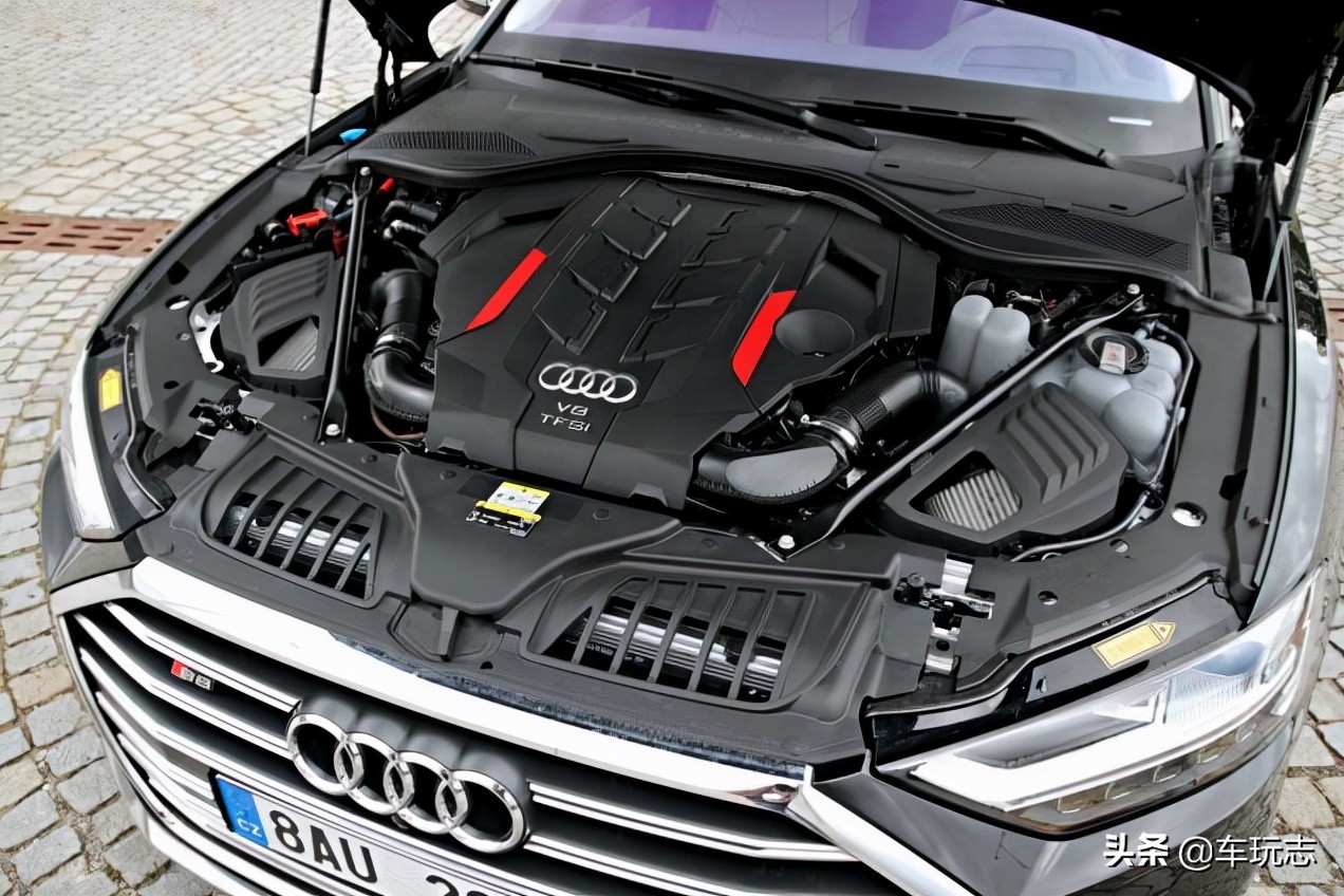 奥迪s82021款60tfsi尊贵版,2022款全新奥迪s83.0t