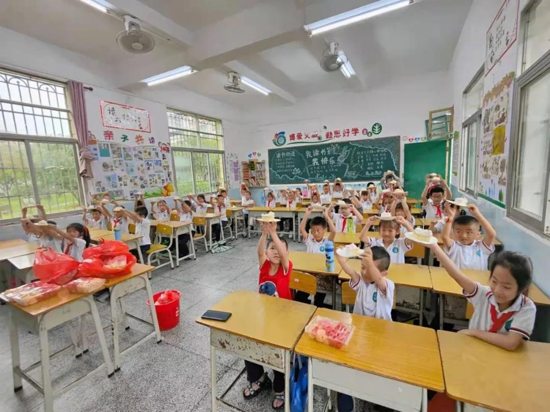 儿童庆祝建党100周年文艺汇演,庆祝建党百年文艺演出儿童合唱