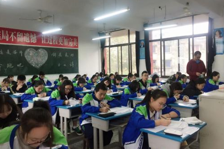 乐山高中排名前十名,2021乐山高一前十名