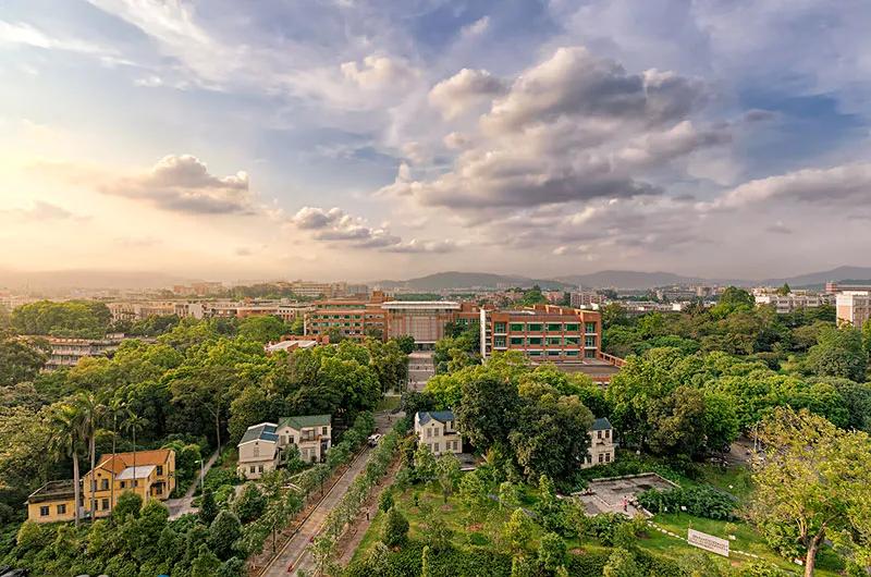 在别的城市上大学真的好吗,去哪个城市上大学最舒服