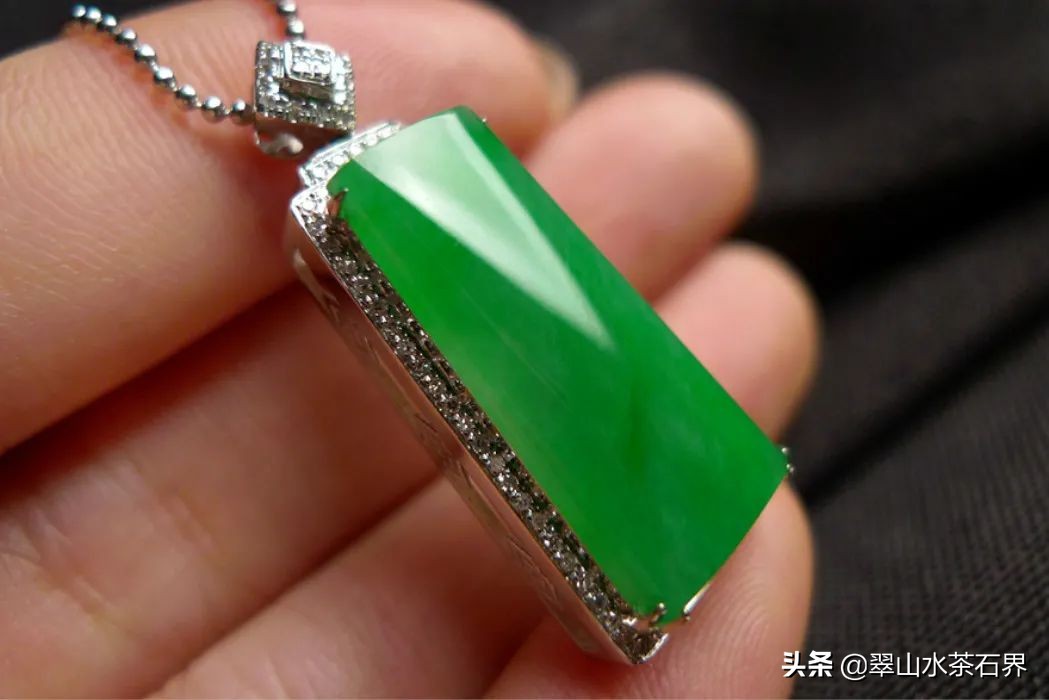 翡翠有几种颜色哪种颜色最贵,翡翠高冰蓝水哪种颜色好