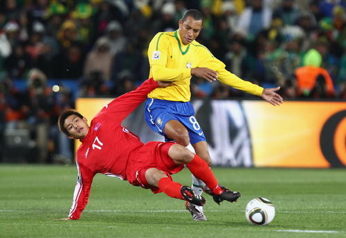 吉尔伯托建议大罗与卡卡合作经营球队，考虑让卢西奥作为预备教练