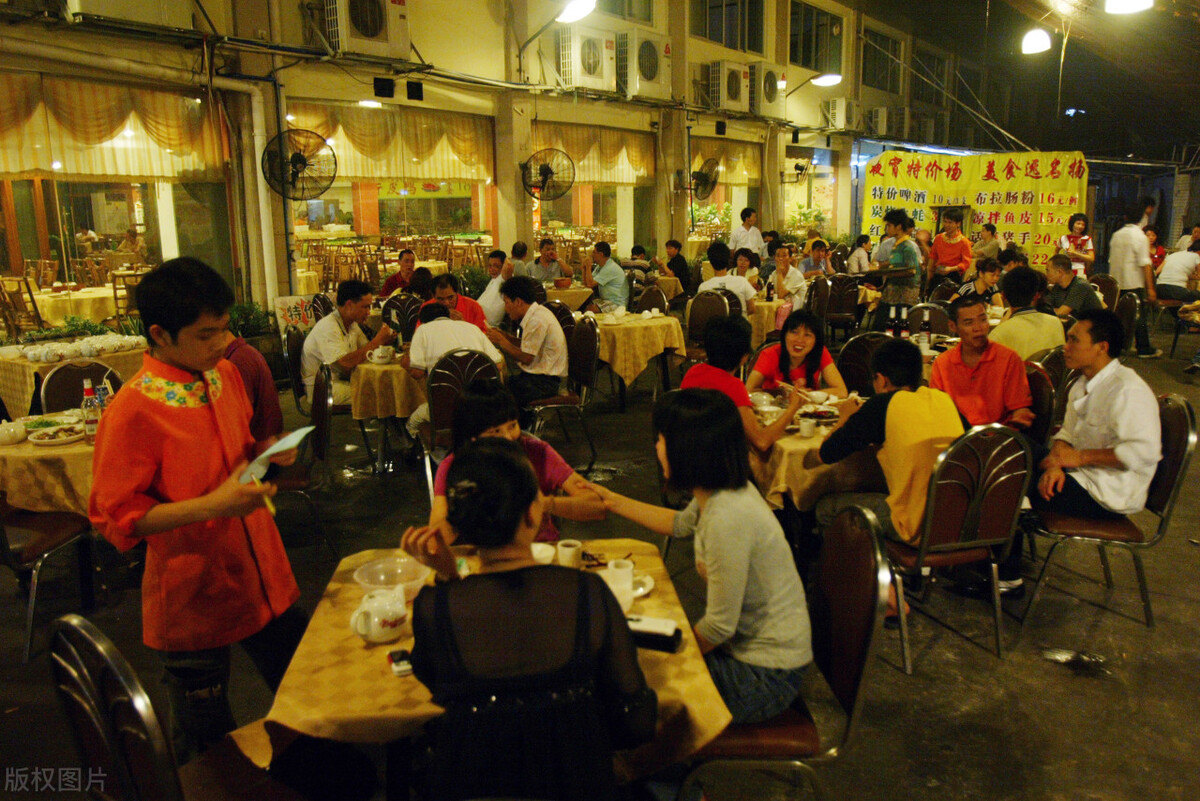 美女开烧烤店年赚100万,开烧烤店半年赚300万