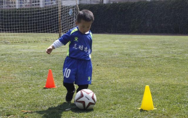 蹴鞠最早的队名,蹴鞠足球起源