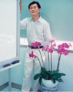 马云的“屌丝逆袭记”，和他跌落神坛背后的故事