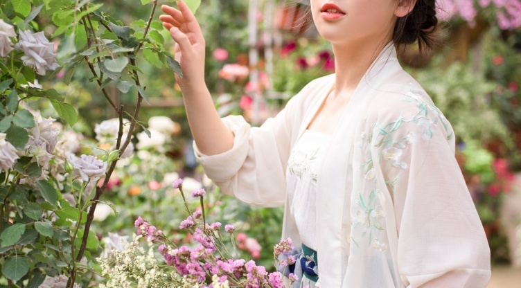 真正的爱情不是利己的，而应该是利他的