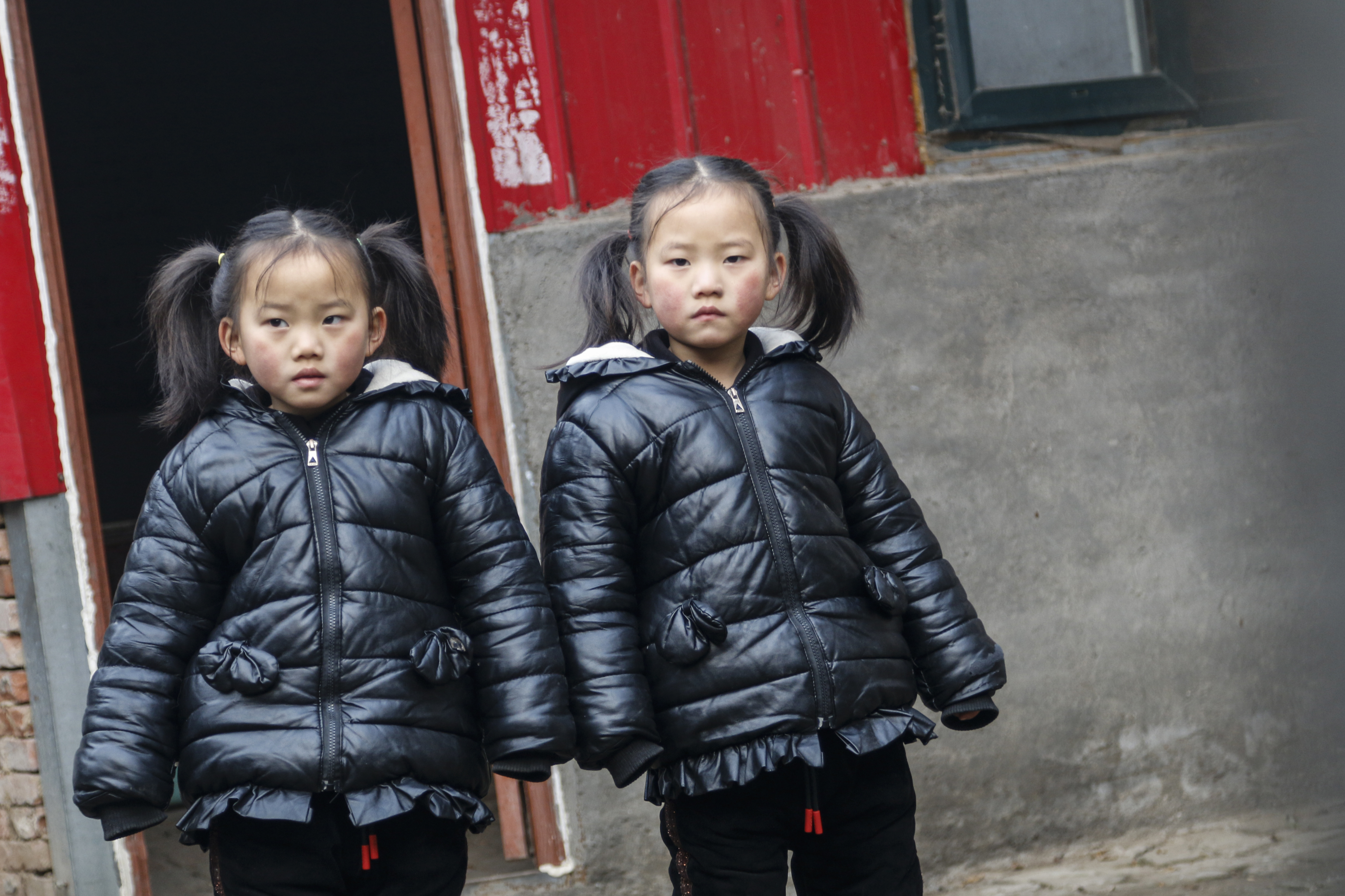 女子患绝症临终不舍孩子,女子面临癌症晚期欲放弃