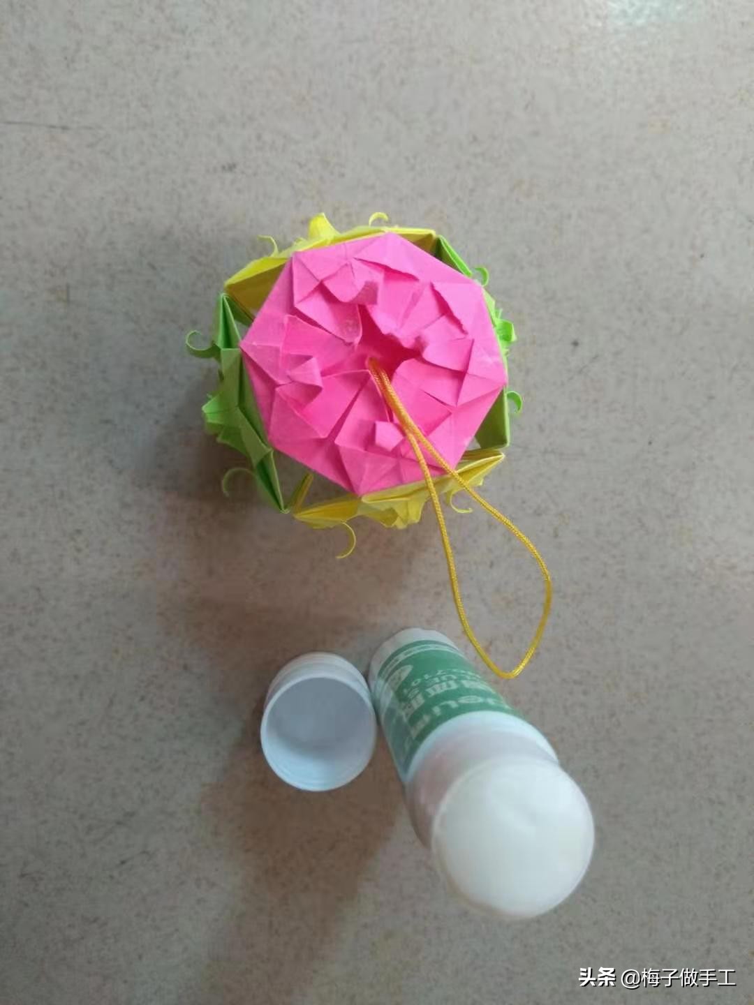 折纸简单又漂亮的过年小灯笼,简单折纸灯笼中秋节两三步完成