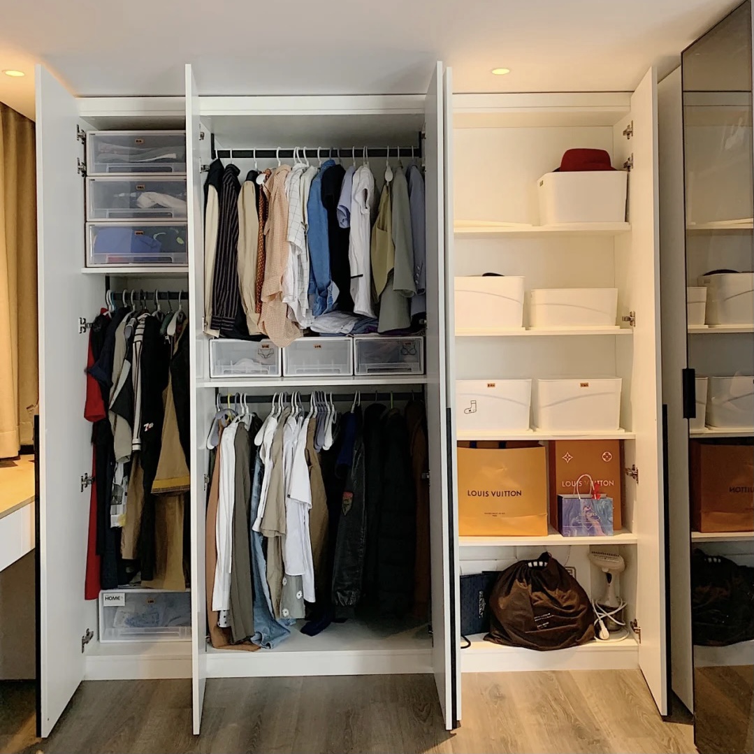 卧室整体定制衣柜与成品衣柜,新房子买成品衣柜还是定制衣柜