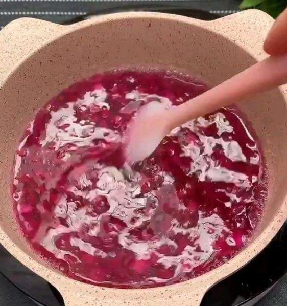 三伏天，教您做火龙果果冻，清凉滑嫩，爽口解暑，孩子吃了也放心