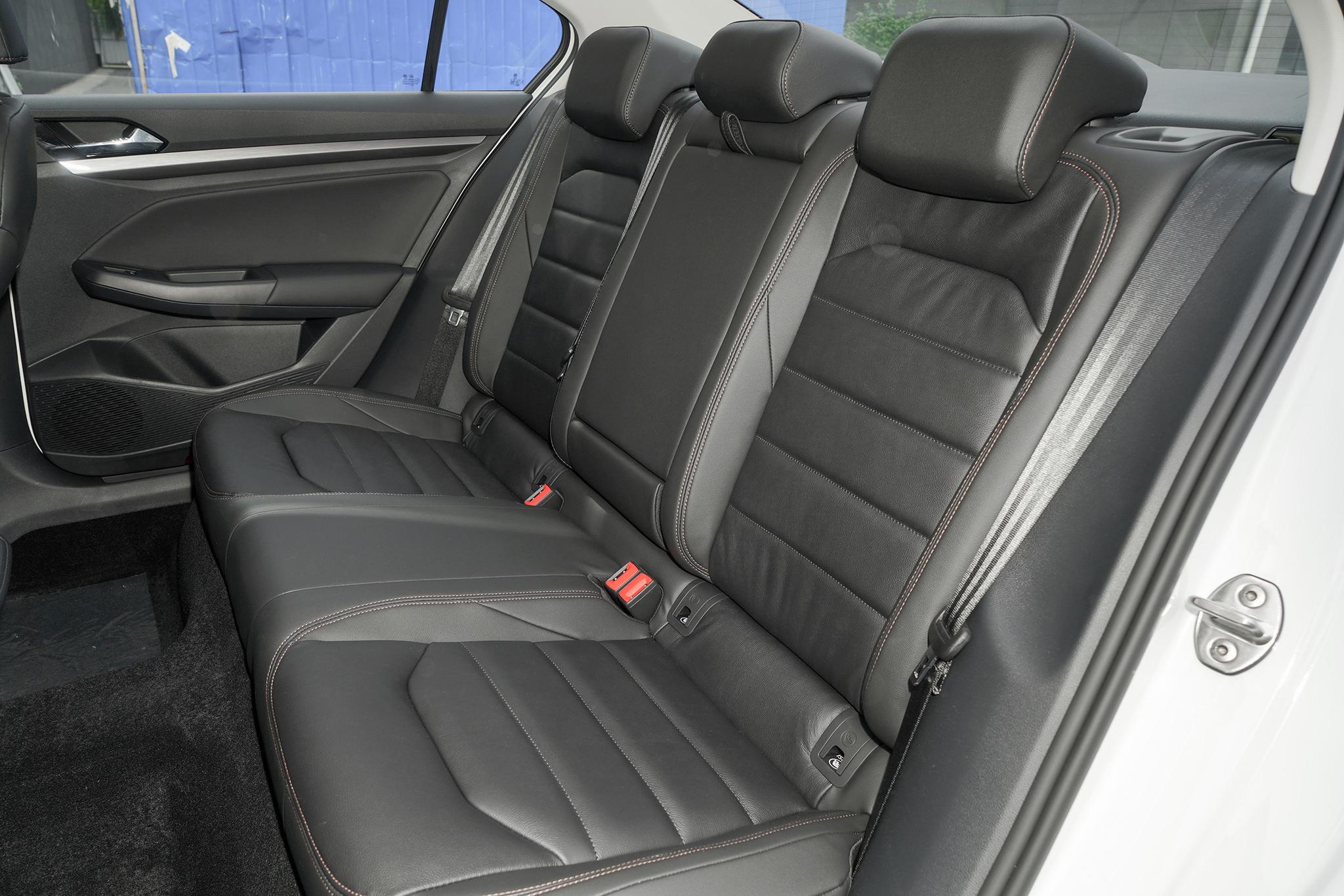 宝来2021款1.4t280精英落地价,宝来2019款改款280tsidsg精英型国vi