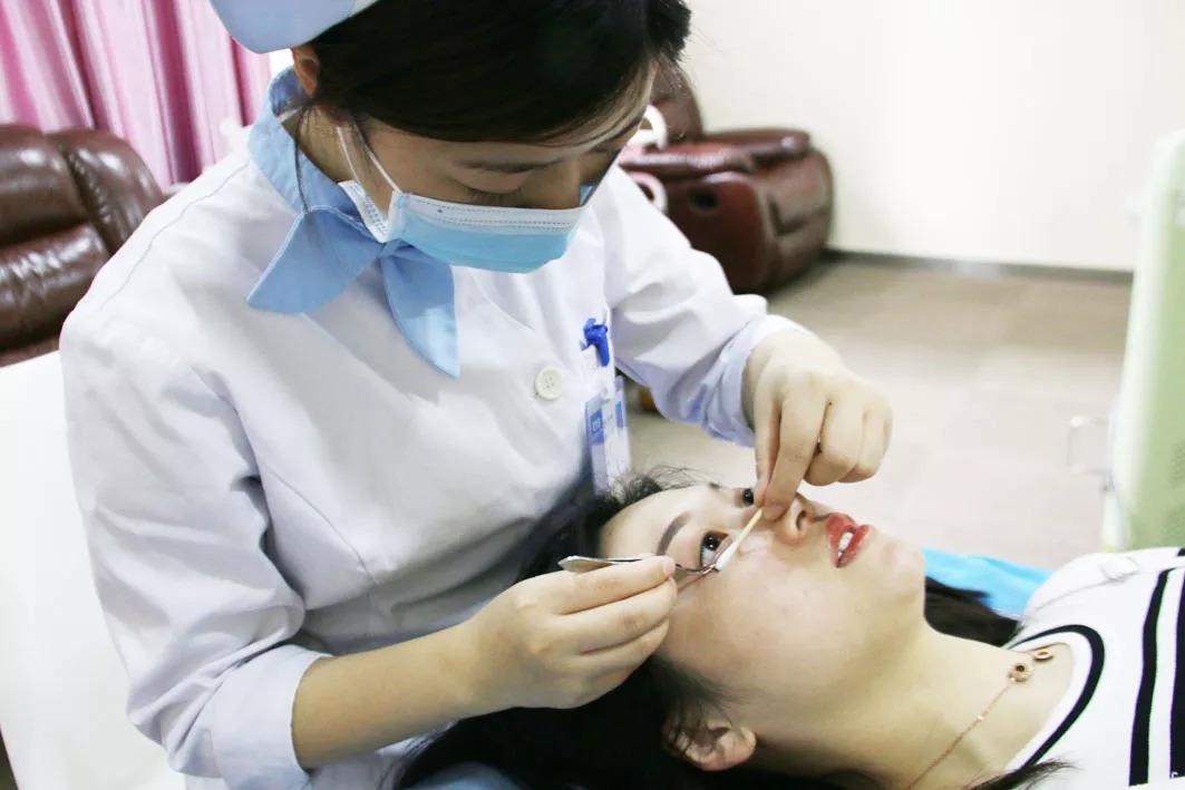 春季卡他性结膜炎影响视力,春季卡他性结膜炎眼睑有异物感