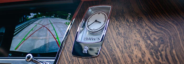 提一台劳斯莱斯曜影是什么感觉,试驾顶级豪华6x6越野车