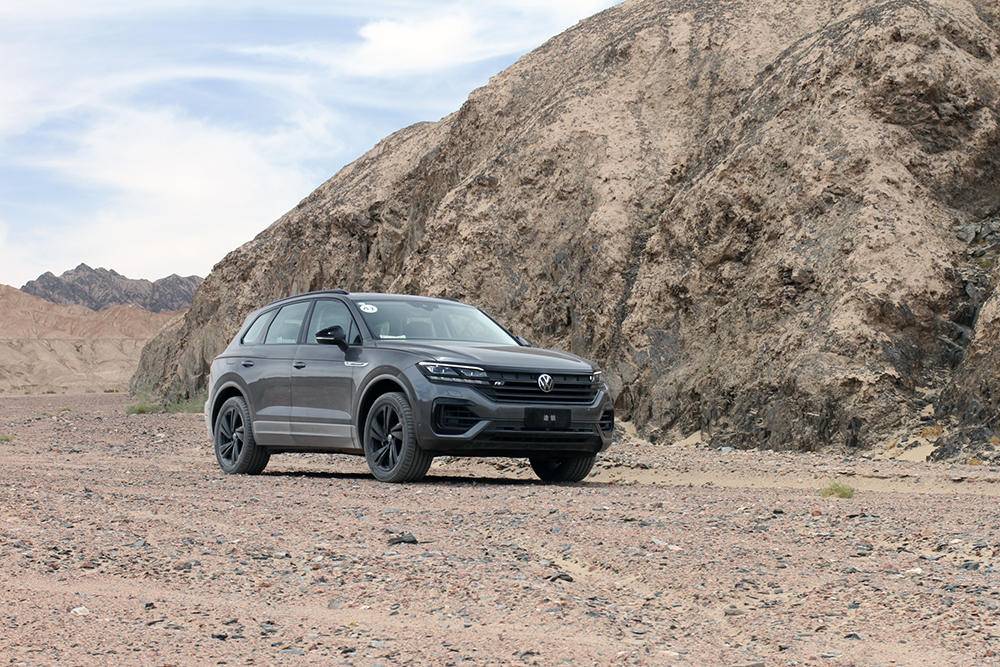 闯大漠骋戈壁，大众途锐不只低调更是实力派