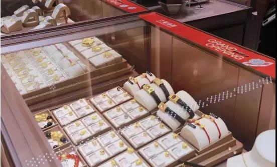 六福珠宝卖莫桑石吗,六福珠宝阿罗海店