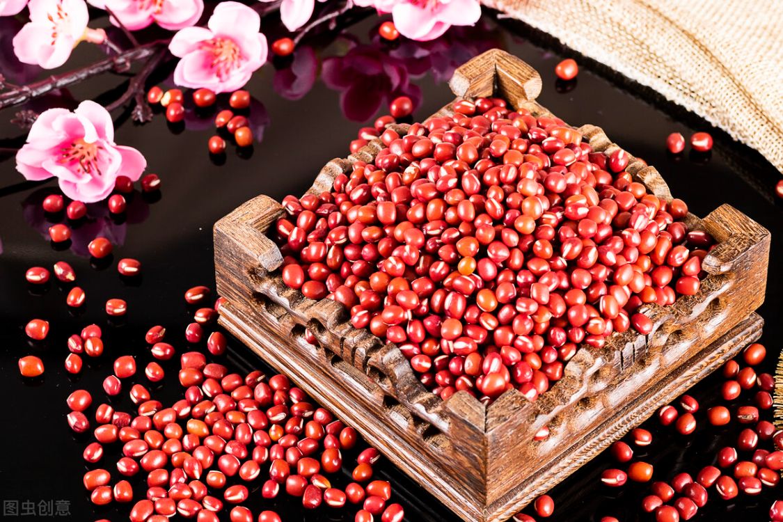 40岁的女人没钱是不是很正常,女人40岁没钱