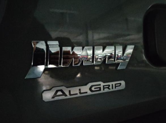 新款铃木吉姆尼售价高达27万,铃木吉姆尼哈弗h9