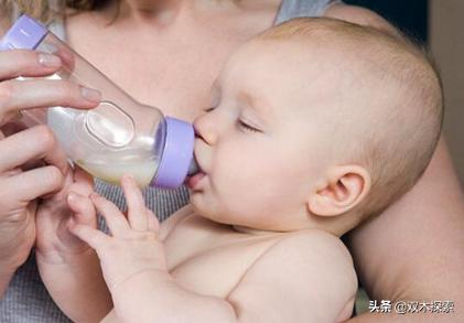 新生儿如何判断奶粉是否合适,新生儿泡奶粉的比例是多少合适