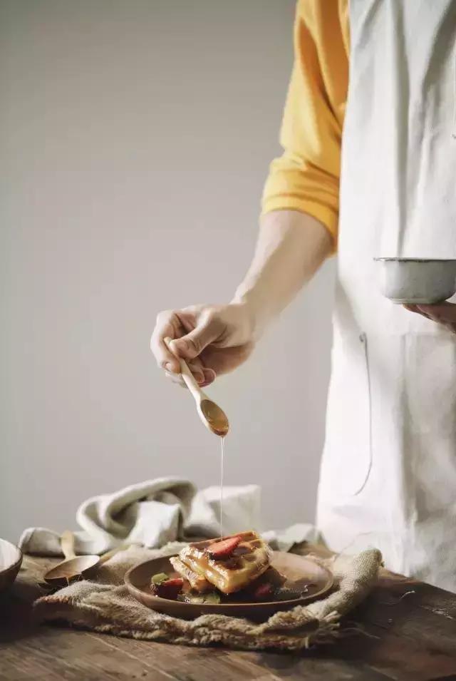 90后小伙花100万造房子,90后小伙花几千元装修500个平方